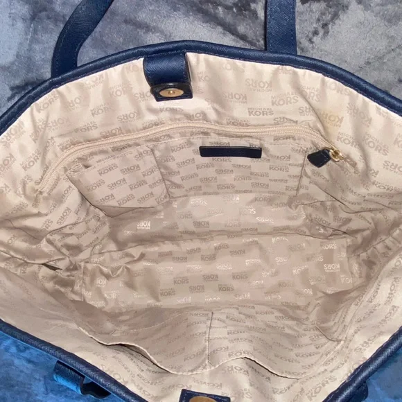 Michael Kors Navy Jet Set Travel Medium Tote Purse MK 13.5" x 4.5" x 12" - Picture 9 of 12